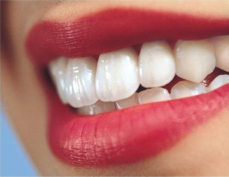 Красивые белые зубки
