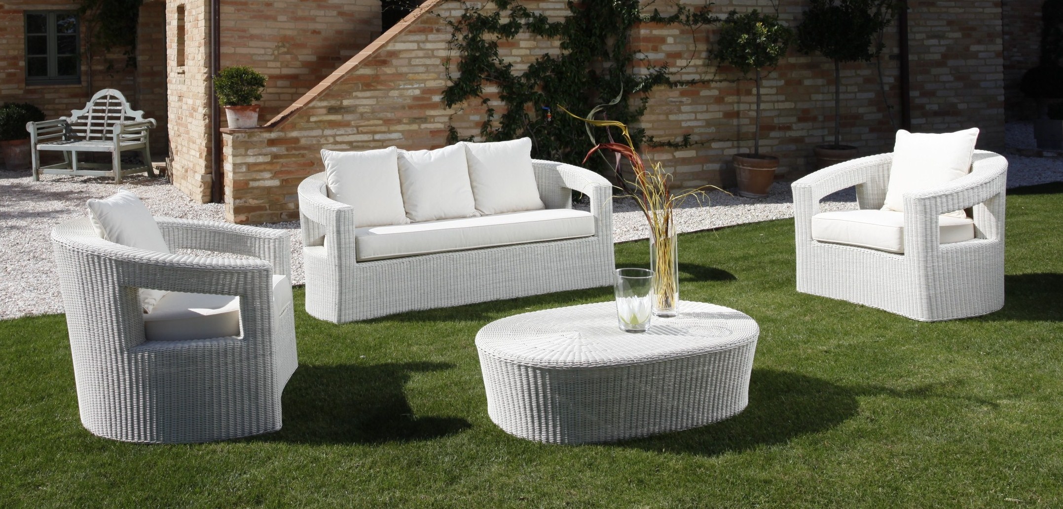 Белая мебель для сада из искусственного ротанга