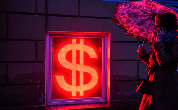 Банкир допустил рост доллара до 85 рублей
