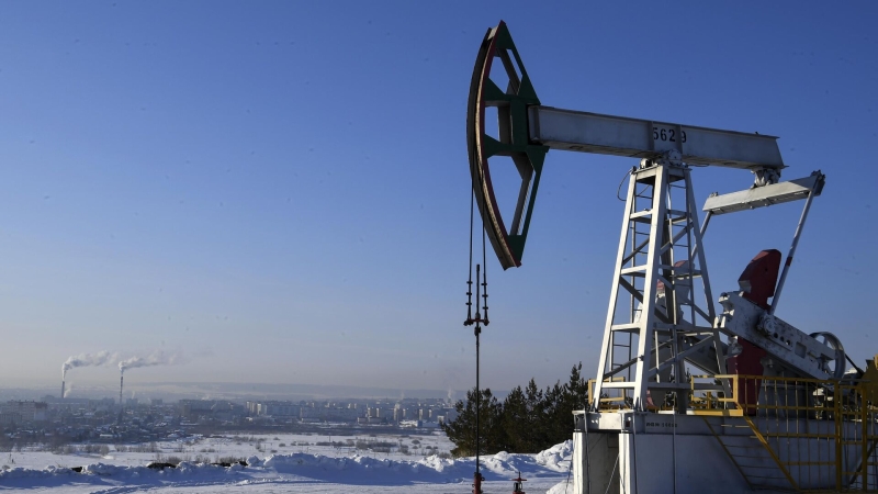 Эксперт рассказал, почему США невыгодно снижение потолка цен на нефть