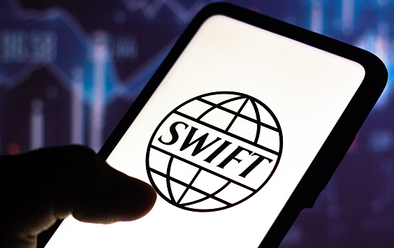 Названо последствие отключения России от SWIFT